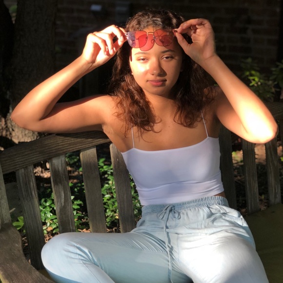 Meet your Posher, Adelle - Picture 2 of 3